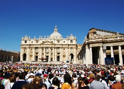 Folla di fedeli in Piazza S. Pietro