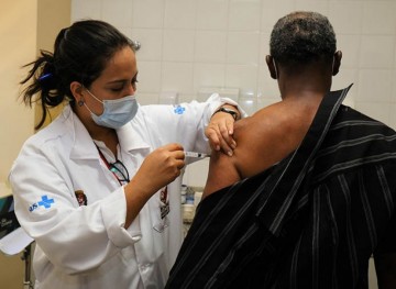 All’Arsenale della Speranza inizia la vaccinazione contro il covid-19 degli ospiti con più di 60 anni