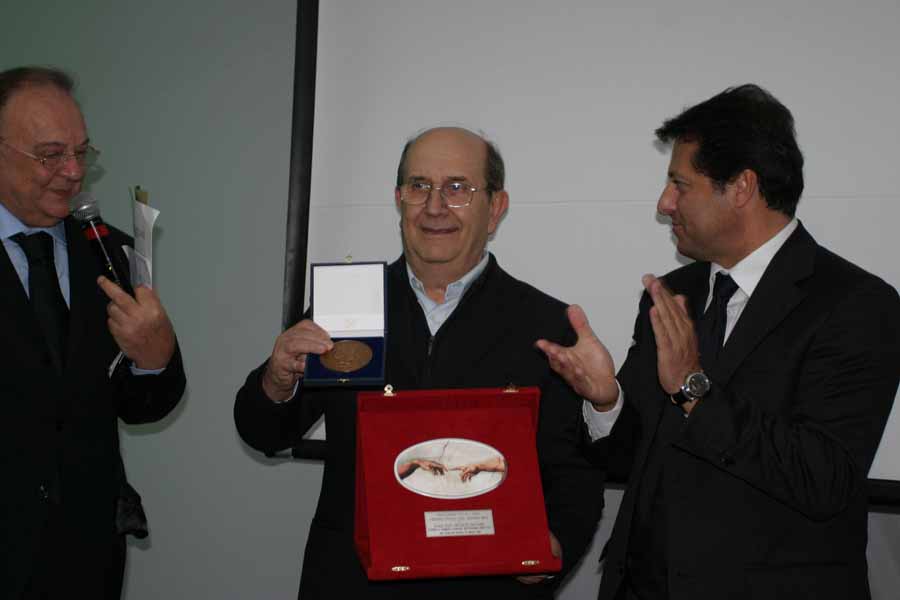 Foto della consegna del Premio "Italia nel mondo"