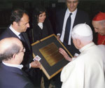 Il Papa benedice la prima pietra della chiesa del Sermig